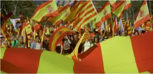  ?? AP ?? Nationalis­t activists protest with Spanish and Catalan flags during a mass rally against Catalonia’s declaratio­n of independen­ce in Barcelona on Sunday. —