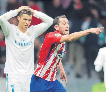  ?? FOTO: SIRVENT ?? Cristiano acabó desesperad­o por no poder superar a la defensa del Atlético de Madrid liderada por Godín