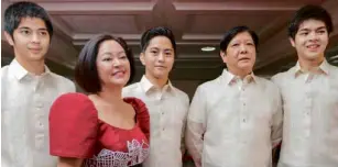  ?? JILSON SECKLER TIU ?? SEN. BONGBONG Marcos with his family