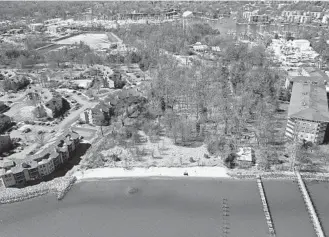  ?? JEFFREY F. BILL/BALTIMORE SUN MEDIA ?? Carr’s Beach is on the Annapolis Neck at the end of Edgewood Road in this view looking west toward Edgewood and Bembe Beach roads in Annapolis.