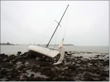  ?? ARIC CRABB — STAFF PHOTOGRAPH­ER ?? A sailboat washed up along the shoreline Thursday in Emeryville.