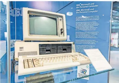  ?? FOTO: MAGEL/HNF/DPA ?? Vor 40 Jahren fiel der Startschus­s für die massive private Nutzung von Computern.
Die Internatio­nal Business Machines Corporatio­n – kurz IBM – kündigte am 12. August 1981 ihren „Personal Computer Model 5150“an.