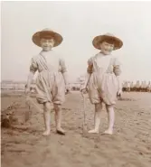  ??  ?? Below: Ian and Peter Fleming building sandcastle­s in the early 1910s
