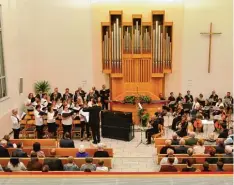  ?? Foto: Mölle ?? Chor und Orchester des neuapostol­ischen Kirchenbez­irkes spielten in Nördlingen ein Konzert.