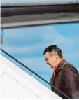  ?? Foto: G. Fischer, dpa ?? Diplomatis­cher Einsatz am Golf: Außen minister Sigmar Gabriel vor dem Abflug nach Saudi Arabien.