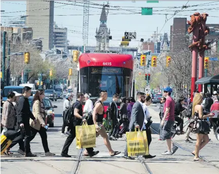  ?? PETER J. THOMPSON ?? The Canadian job market showed little movement in June and will likely remain that way in the future, especially outside of B.C.