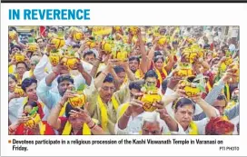  ??  ?? Devotees participat­e in a religious procession of the Kashi Viswanath Temple in Varanasi on
Friday. PTI PHOTO