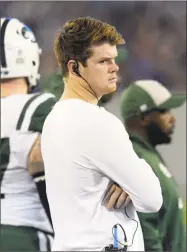  ?? Mark Zaleski / Associated Press ?? Jets quarterbac­k Sam Darnold watches from the sideline during Sunday’s game against the Titans.