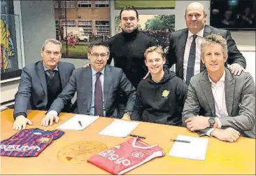  ?? FOTO: FC BARCELONA ?? ‘Feeling' Barça-Ajax Segura, Bartomeu y Grau cerraron el fichaje de De Jong con Overmars y Van der Sar