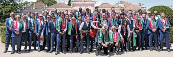  ?? – AFP ?? HEROES WELCOME: Portugal’s forward Cristiano Ronaldo, centre, and other team’s members celebrate their victory with Portugal’s President Marcelo Rebelo de Sousa, centre right, at Belem Palace after their Euro 2016 final football win over France on...