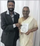  ??  ?? Kamatchi Sothinatha­n, right, who wrote a guide book for Tamil speakers, with retired Tamil subject adviser, Dr Arumugam Pillay.