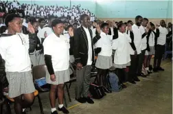  ?? Picture: UVIWE JARA ?? MAKING A PLEDGE: Pupils from various schools in Komani lifting their left hands while making a pledge to stay away from pens down parties.