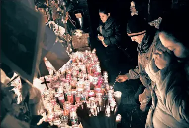  ?? ARMANDO L. SANCHEZ/CHICAGO TRIBUNE ?? Attendees pray in front of a resurrecti­on shrine at the Shrine of Our Lady of Guadalupe on Tuesday in Des Plaines.