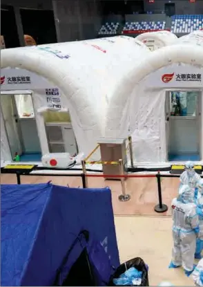  ??  ?? The Huoyan air-inflated testing laboratory is set up in Beijing’s Daxing distrrict.