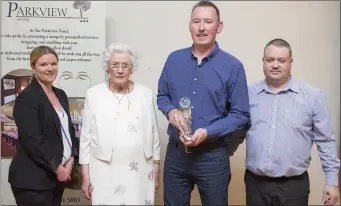  ??  ?? Duty Manager of the Parkview Hotel Cliona McGloughli­n, Sydney Byrne and Eoin Devlin present Stephen Nichols of Ashford Rovers with the Division 3 Manager of the Year Award.