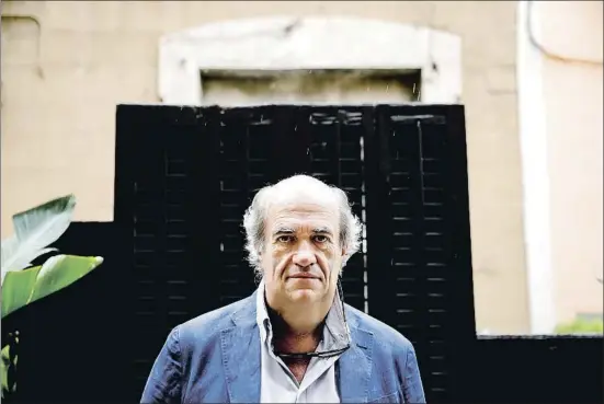  ?? ÀLEX GARCIA ?? Colm Tóibín, fotografia­do a principios de julio en el centro de Barcelona