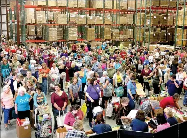  ?? Brenda Turner/Special to the Herald-Leader ?? Customers waited in line to check out during the sale on Thursday morning. Some customers waited up to an hour and 45 minutes in line to ring up their purchases.