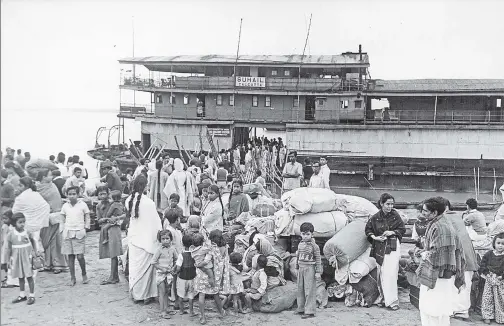  ?? GETTY IMAGES ?? As the Chinese Army moved towards Tezpur during the 1962 war, residents of the town had to flee with their belongings. They gathered on the banks of the Brahmaputr­a, for the steamers that would take them to safety.