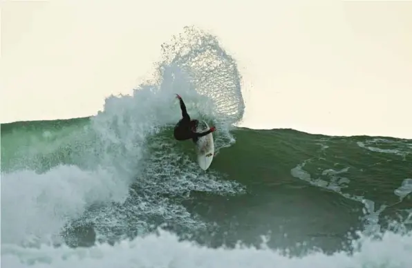  ??  ?? Whitso schralping the top off a sheltered Surf Highway 45 spot. Photo: Cory