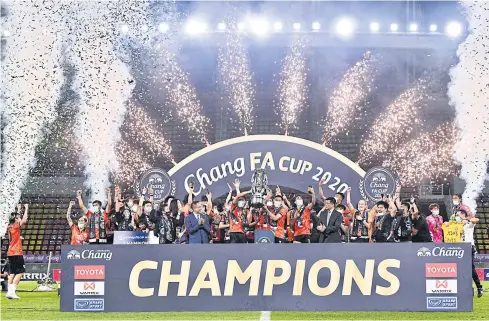  ??  ?? Chiang Rai players celebrate with the trophy after winning the FA Cup final last night.