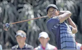  ?? ALAN DIAZ / AP ?? Tiger Woods had nine birdies en route to a 6-under 66 Thursday. He is in a five-way tie for first place after the first round of the Cadillac Championsh­ip.