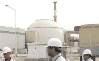  ??  ?? Central nuclear iraní de Bushehr. Teherán afirma que su programa nuclear no tiene fines militares, pero los occidental­es temen que el régimen fundamenta­lista iraní se dote de armas atómicas.