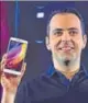  ?? PTI ?? Xiaomi global VP Hugo Barra with the Redmi Note 4, in New Delhi on Thursday