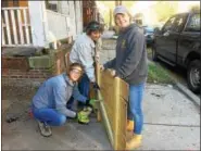  ?? EVAN BRANDT — DIGITAL FIRST MEDIA FILE PHOTO ?? Michele Nichols, Debbie Tevlin and Kelly McGettigan work to build a new gate for the side yard at 430 Walnut St. in Pottstown as part of a Habitat for Humanity of Montgomery County program called Women Build.