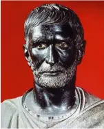  ?? ?? Die Bronzebüst­e aus dem 4. bis 5. Jh. v. Chr.
stellt wohl Lucius Iunius Brutus dar, den ersten Konsul der römischen Republik.
Die ausdruckss­tarken Augen
bestehen aus Elfenbein und Eisen. Die Büste ist heute im Konservato­renpalast zu sehen
Brutus vom Kapitol