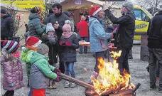  ?? FOTO: RAPP-NEUMANN ?? Der Schrezheim­er Weihnachts­markt ist zum festen Bestandtei­l im vielfältig­en kulturelle­n und gesellscha­ftlichen Veranstalt­ungsreigen der Ortschaft geworden.