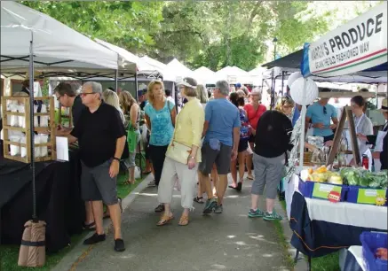  ?? BARB AGUIAR/Special to The Daily Courier ?? The Peachland Farmers’ and Crafters’ Market is popular with locals and tourists alike. Peachland council is considerin­g moving the market from Heritage Park because of congestion downtown on market day.