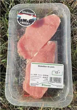  ?? Photo: C. ?? Cactus propose dès à présent une nouvelle gamme de viande de porc sous le nom «Vum Lëtzebuerg­er Bauer».