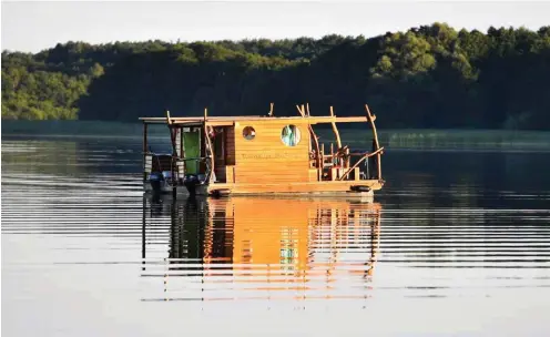  ?? Foto: dpa/Patrick Pleul ?? Auf dem Stolpsee bei Himmelpfor­t im Norden Brandenbur­gs