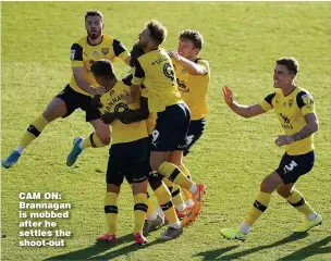  ?? Picture: JOHN WALTON ?? CAM ON: Brannagan is mobbed after he settles the shoot-out