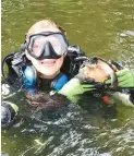  ?? WESLEY SMITH ?? Tinley Park native Cora Dyslin holds a juvenile hicatee in the water during field work in Belize last summer. “Turtles are awesome. I’ve been learning a lot about them,” she says.