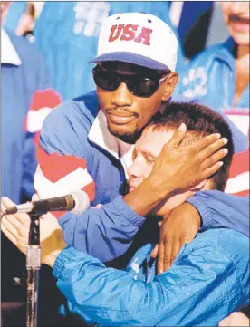  ?? Foto Afp ?? ▲ Imagen de septiembre de 1993, tomada en San Antonio, Texas, luego de la pelea que Sweet Pea Whitaker y Julio César Chávez empataron.