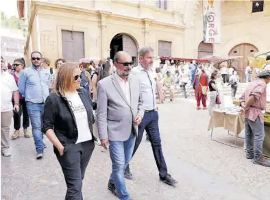  ?? EL PERIÓDICO ?? Javier Lambán, ayer en Alcañiz junto a Mayte Pérez e Ignacio Urquizu, alcalde de la localidad.