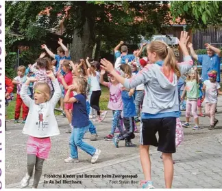  ?? Foto: Stefan Hoer ?? Fröhliche Kinder und Betreuer beim Zwergenspa­ß in Au bei Illertisse­n.