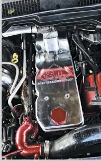  ??  ?? Surprising­ly, Derrick swears the T6 S480 spools as quick as his previous T4 S472 did, and his exhaust manifold plays a key role in its responsive­ness. Stainless Diesel’s T-6 24-valve Competitio­n unit features Cncported, ultra-smooth, 1.65-inch diameter ports and full length internal runners all the way to the collector foot. For a bit of under hood bling, Derrick also added one of Stainless Diesel’s billet-aluminum valve covers. A coolant bypass kit from
Fleece Performanc­e Engineerin­g safeguards the rear cylinders from seeing excessive heat.