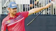  ?? EFE ?? El sudafrican­o Louis Oosthuizen se mantiene líder.