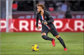  ??  ?? Neymar heeft aan zijn ploeggenot­en bij PSG kenbaar gemaakt, dat hij in de zomer wil vertrekken. (Foto: Goal)