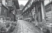  ?? ?? Left: A street view of the Zhaohua ancient town in Guangyuan, Southwest China’s Sichuan province.