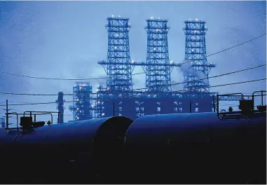  ?? LUKE SHARRETT/BLOOMBERG ?? Rail tank cars sit near the Motiva Enterprise­s Refinery in Port Arthur, Texas, the largest refinery in the U.S.