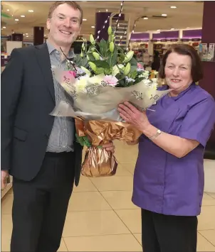  ??  ?? Paddy Hickey presents a bouquet to Anne Devine