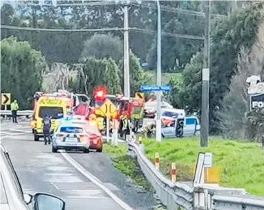  ?? Photo / Brenda Potter ?? Vehicles were in a crash on SH2 near Aongatete.