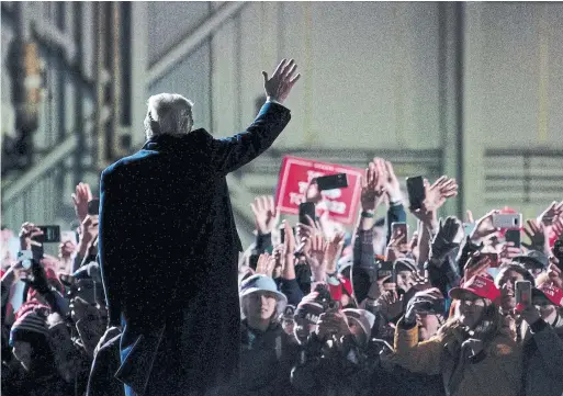  ?? ERIN SCHAFF THE NEW YORK TIMES ?? Instead of leading by example, U.S. President Donald Trump followed his own narcissism, including selfishly holding rallies during a contagion, Vinay Menon writes.