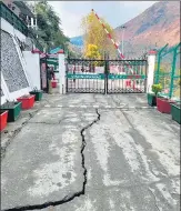  ?? HT PHOTOS ?? As of Saturday, 760 buildings in nine wards of Uttarakhan­d’s Joshimath town developed cracks.