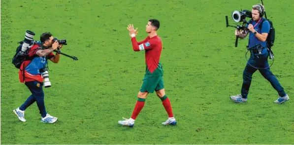  ?? Foto: Frank Augstein, AP/dpa ?? Die Zeit von Cristiano Ronaldo als Fußballer, von dem das Wohl und Wehe Portugals abhängt, neigt sich dem Ende zu.