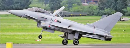  ?? BILD: SN/APA ?? Seit 2007 starten und landen in Zeltweg die Eurofighte­r. Aber wie lang noch?