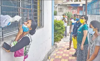  ?? PTI ?? A health worker collects swab samples for Covid test in Kolkata onwednesda­y